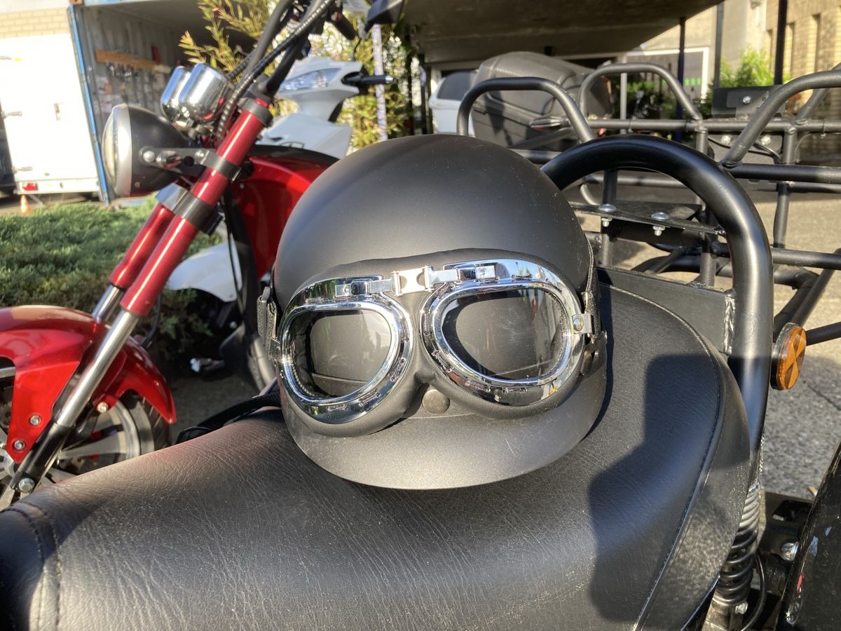 Caschi & visiere: Helm – Nuovo e nell'imballaggio originale da Belp venduto da Cikarus 1