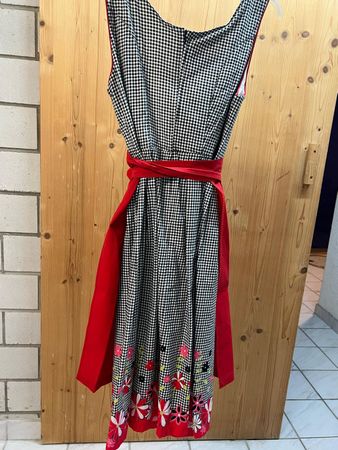 Dirndl Oscartrachten schwarz weiss rot kariert Grösse 42/44