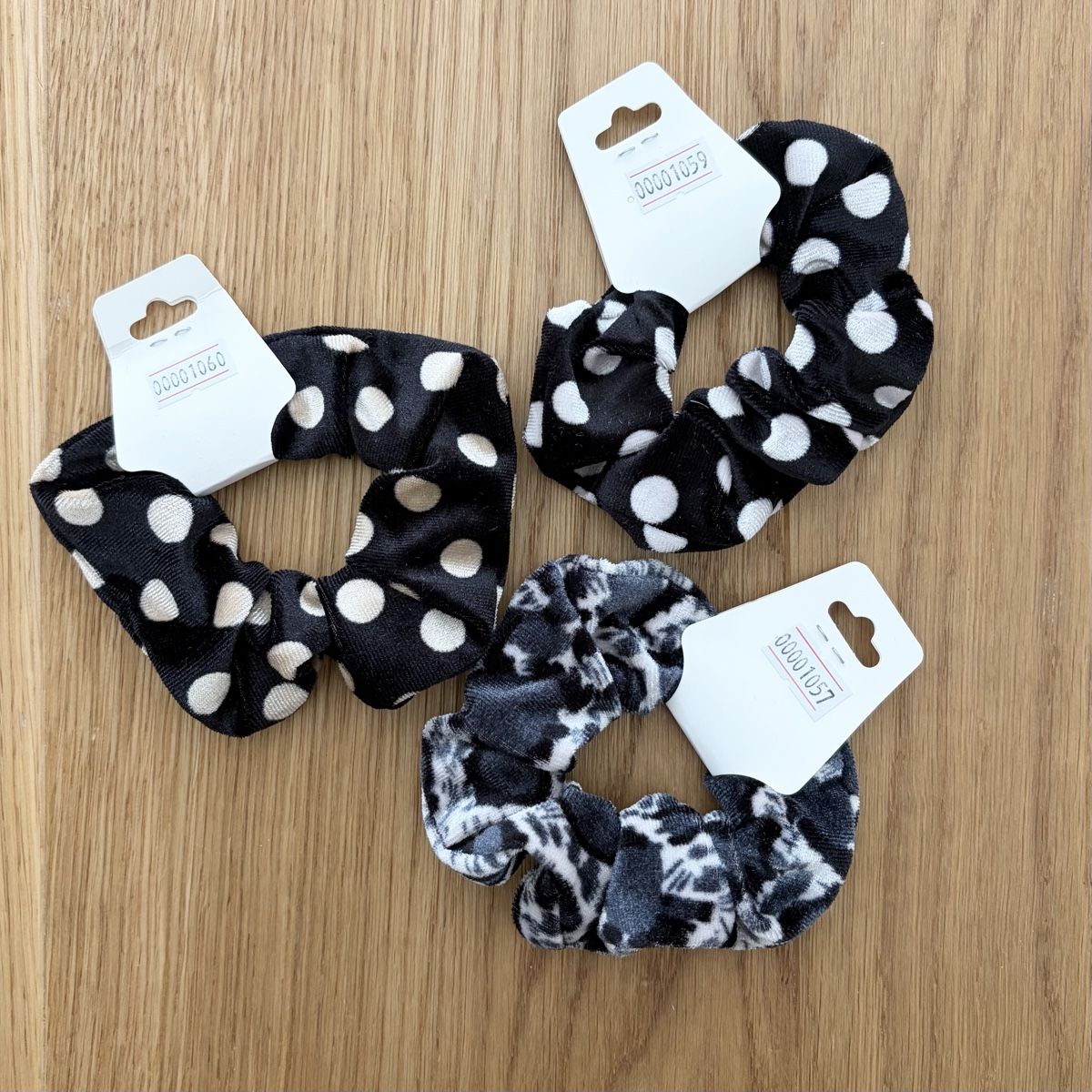 Accessori per capelli: Haargummis, Scrunchies, 3 Stk. NEU – Nuovo e nell'imballaggio originale da Hinwil venduto da crn139