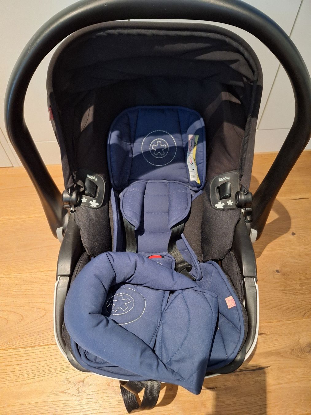 Kiddy Seggiolini per auto: Babyschale Kiddy mit Isofix Base – Usato da Kriens venduto da Nio-Blue