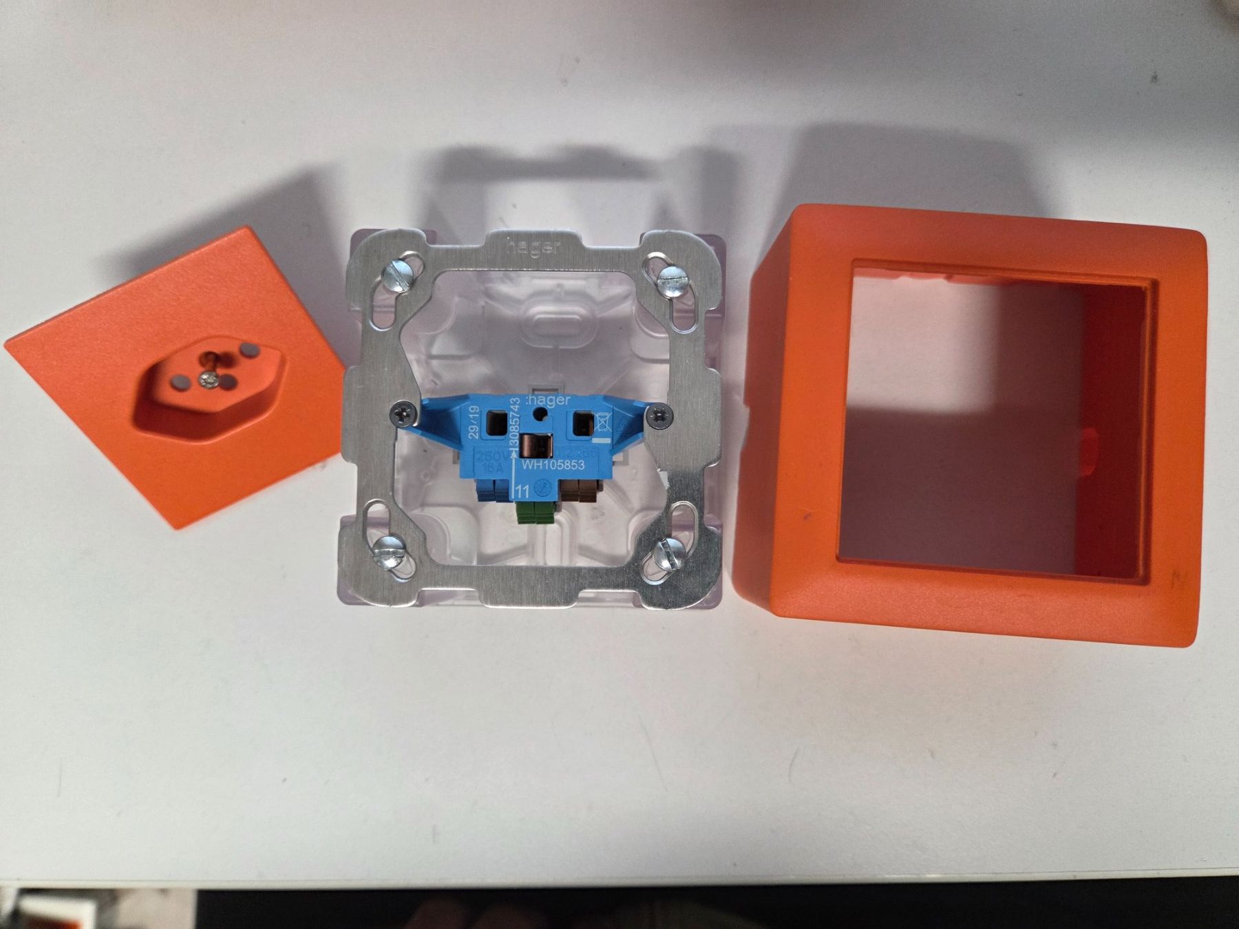Hager Spine: AP Steckdose T13 Hager Typ13 orange – Usato da Zürich venduto da Alibaba1234 3