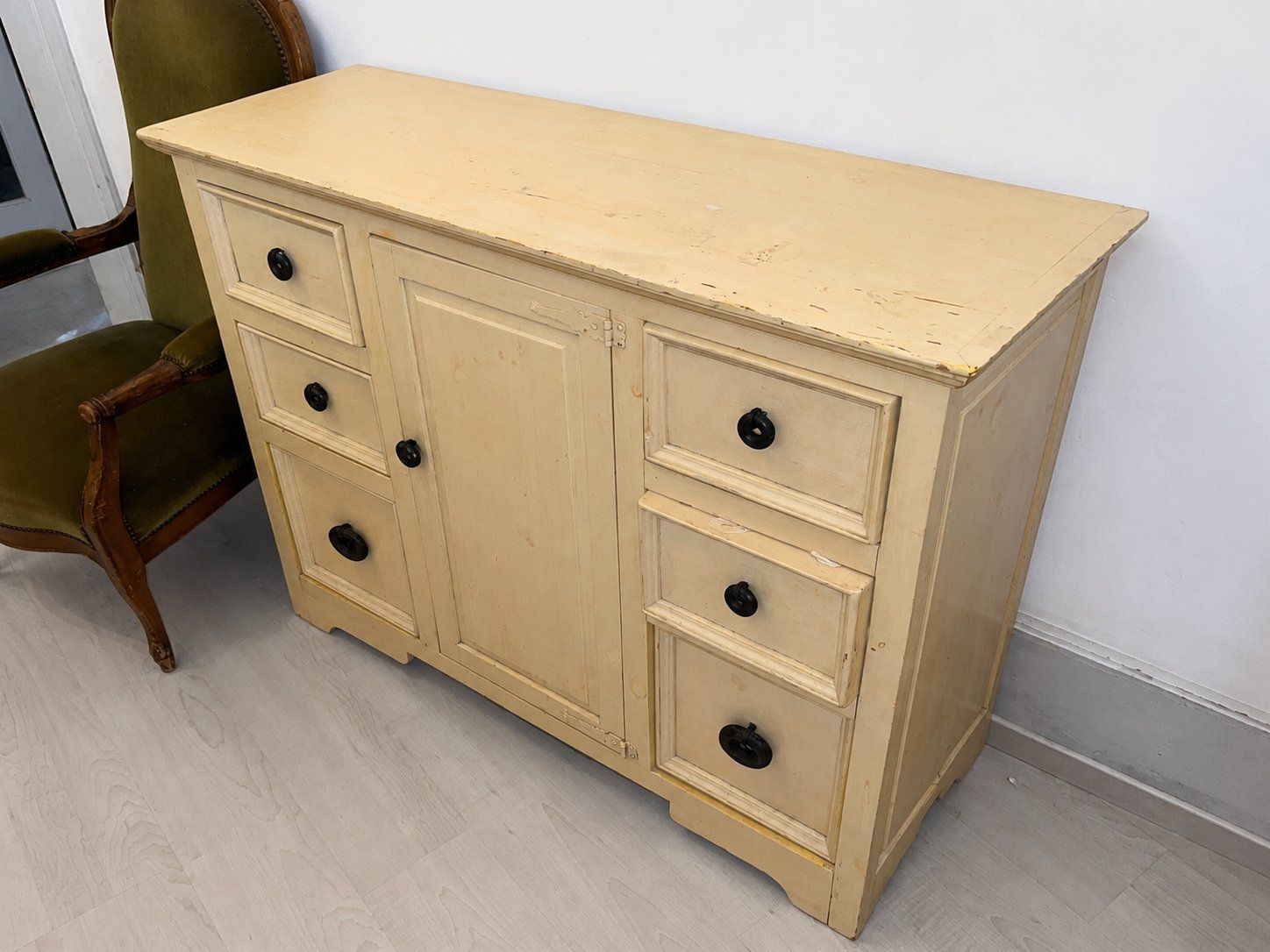 Cassettiere: Vintage Shabby Chic Kommode in Creme – Usato da Solothurn venduto da HH91