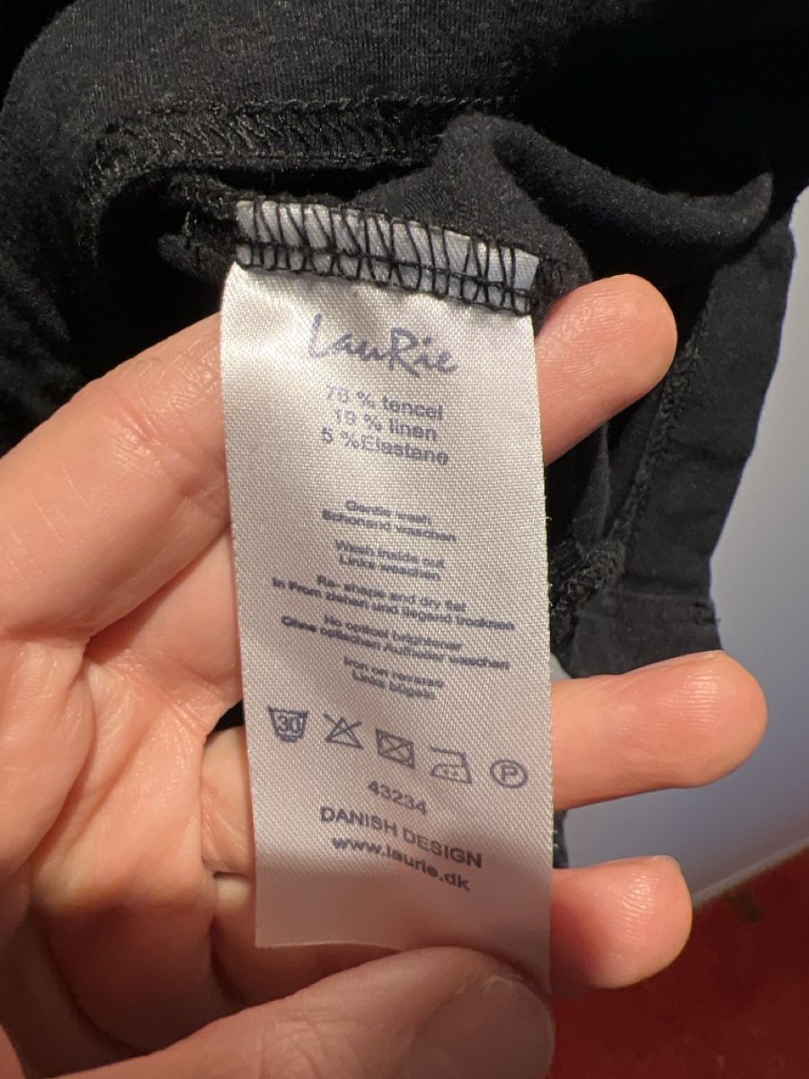T-Shirts: Schwarzes LauRie Shirt Gr. 48 – Gebraucht aus Wallisellen von sarinavs 3