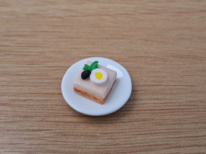 Case e mobili per bambole: Schinken Ei Canape auf Keramik Teller, Handmade – Nuovo (secondo la descrizione) da Zürich venduto da HandmadeTinyFood 2