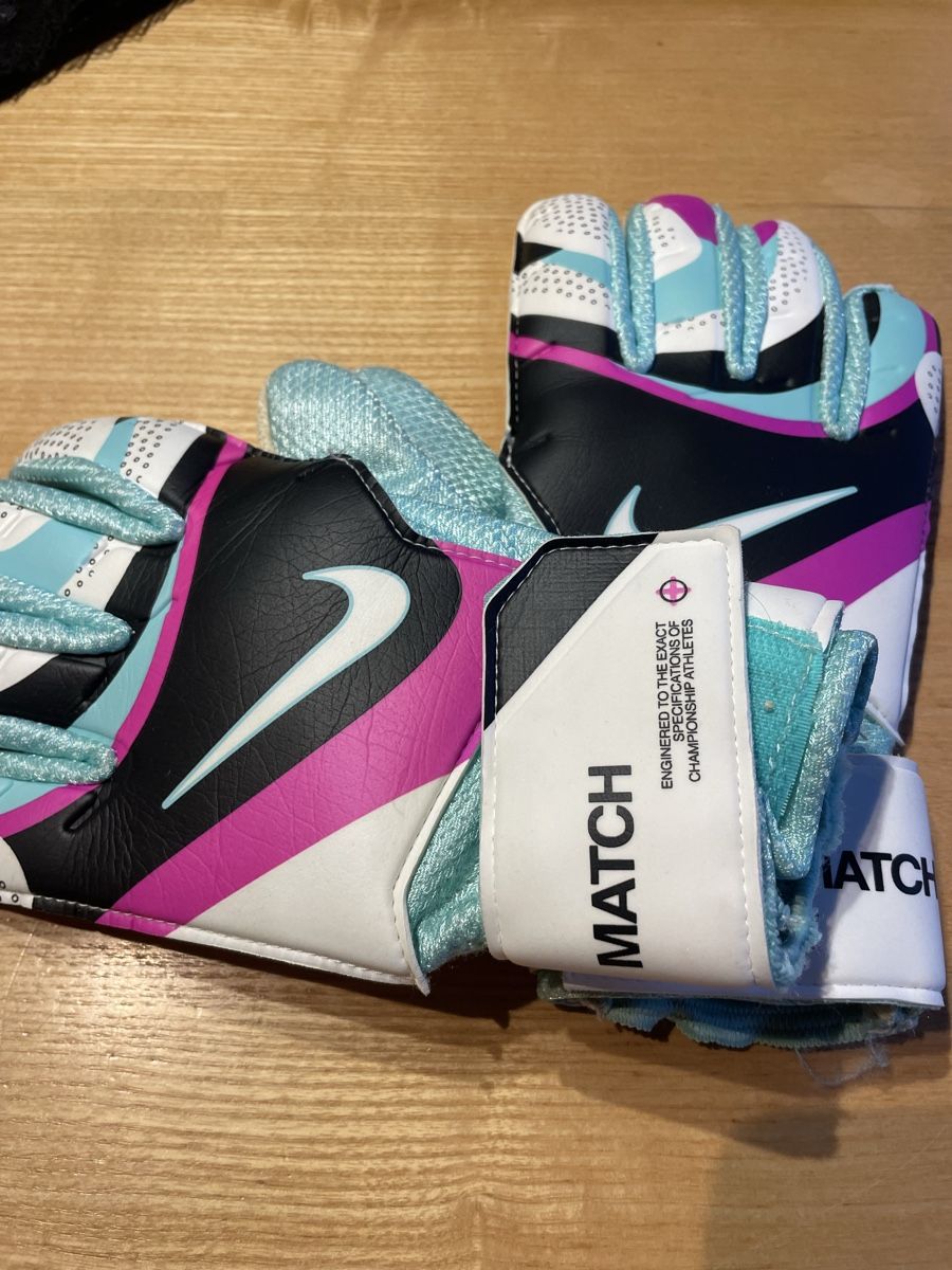 Handschuhe & Handstulpen: Goslar-Handschuhe Nike Grösse 8 – Gebraucht aus Wattwil von Weinachtsmann