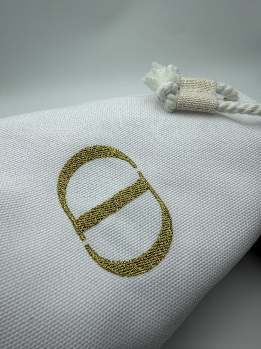 Sacs: Dior Pouch White Canvas Gold Logo Drawstring Bag GWP – Neuf (Voir description) à Chur par fsc.7wcp 3