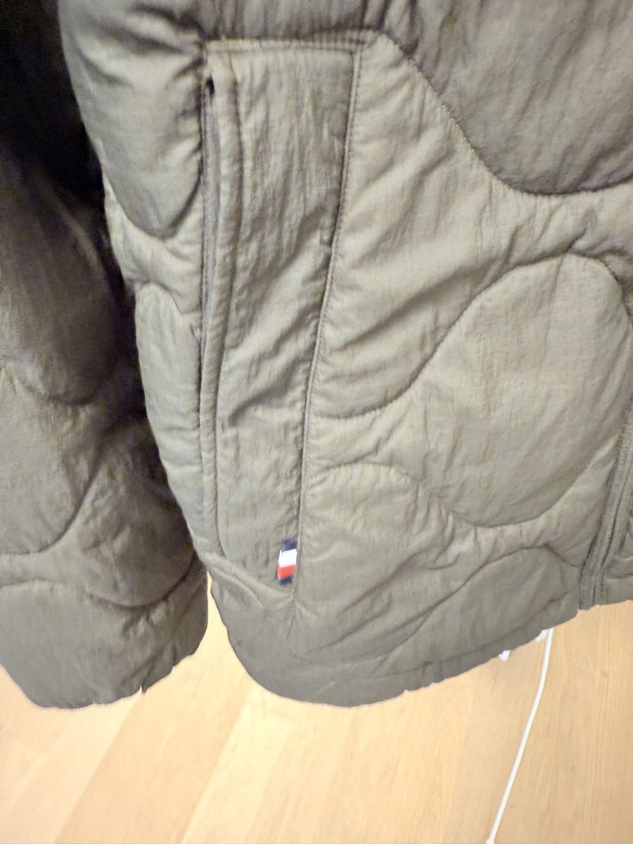 Tommy Hilfiger Giacche: Tommy Hilfiger leichte Daunenjacke – Usato da Näfels venduto da sellmemoric 2