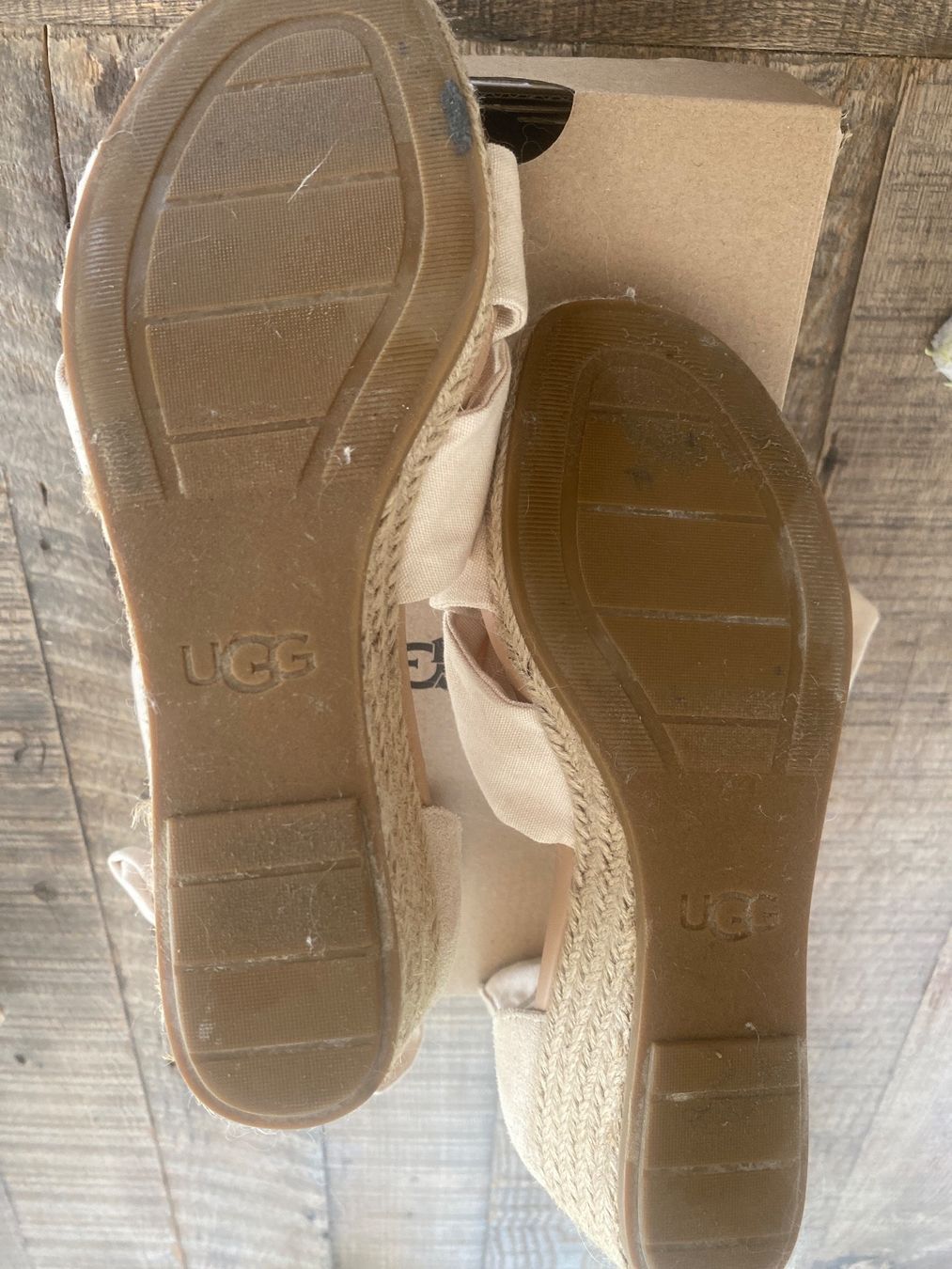 Scarpe da donna: Herzige Sandaletten von UGG – Usato da Sachseln venduto da Guguiseli 4
