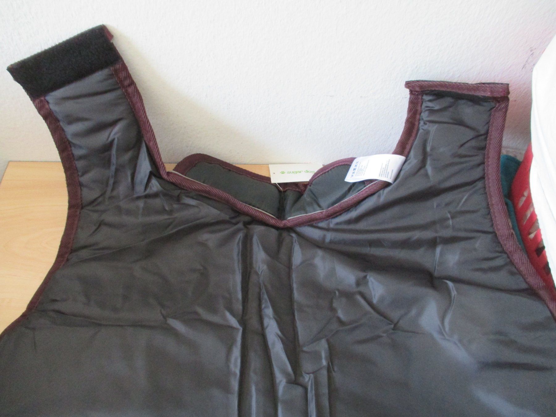 Abbigliamento: Wattierte Warme Hundemäntel Bordeaux Neu Gr.64cm oder 75cm – Nuovo e nell'imballaggio originale da Winterthur venduto da katzen07 4