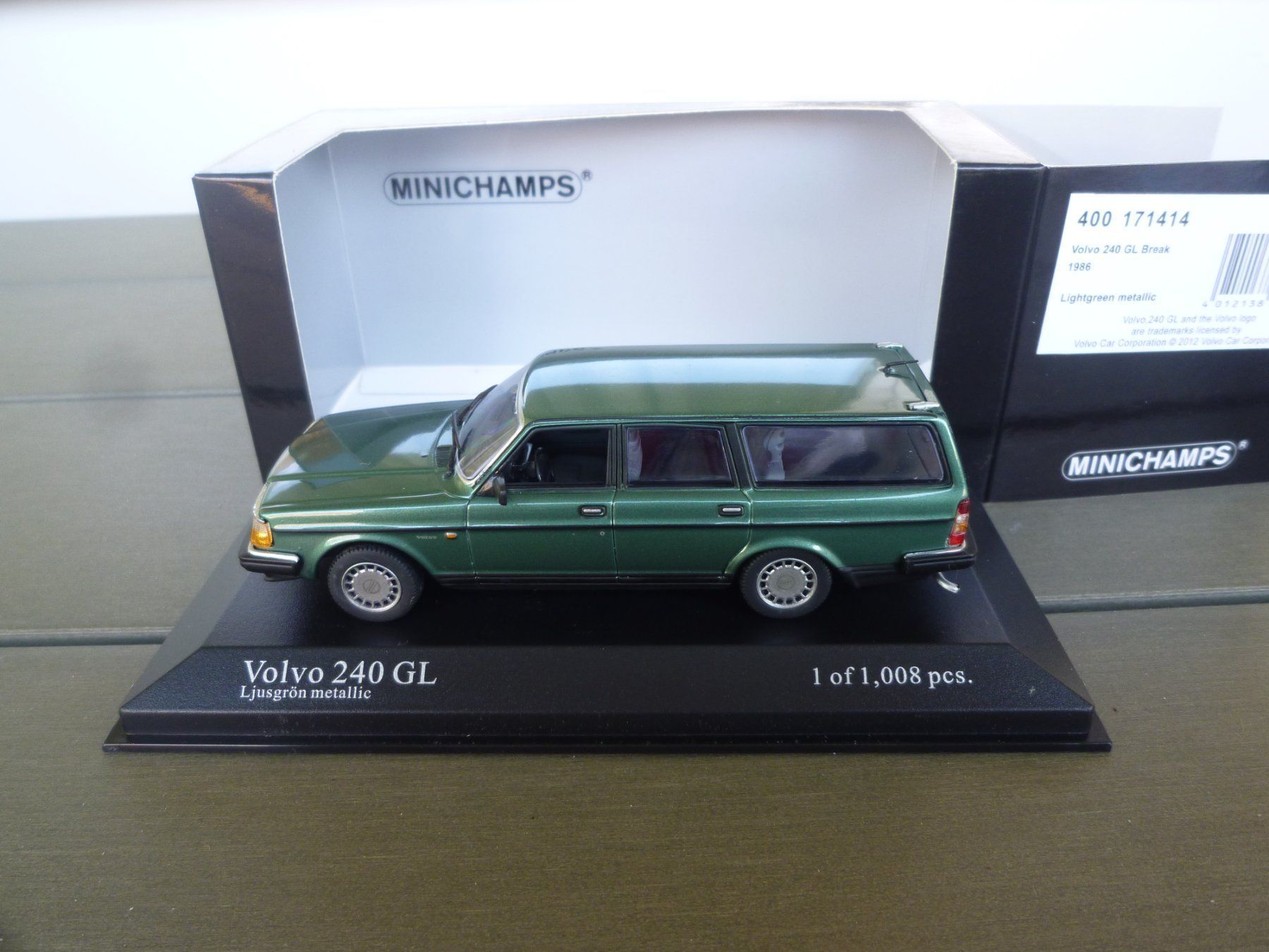 Volvo Modellini d'auto: Volvo 240 GL (1986) – Nuovo e nell'imballaggio originale da Flawil venduto da Imperiosud 1