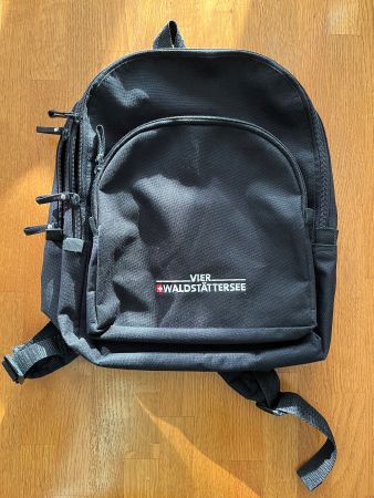 Schwarzer Rucksack Vierwaldstättersee