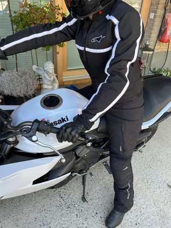 Damen Motorradausrüstung komplett, wenig getragen, sturzfrei
