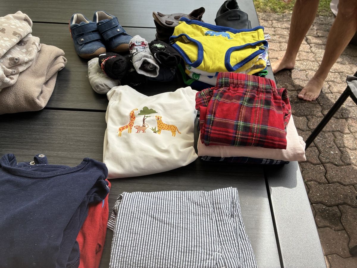 Lotti & Set di vestiti: Kleiderpaket 92 Junge, 26 teilig – Usato da Mitlödi venduto da meyer-sabrina 6