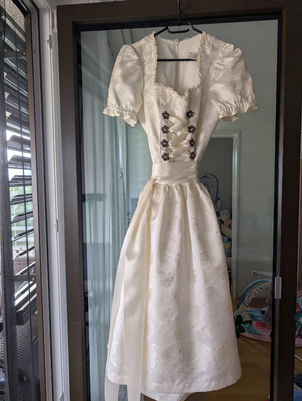 C&A Robes: Fest Dirndl Edel – D'occasion à Jona par Schaniarle