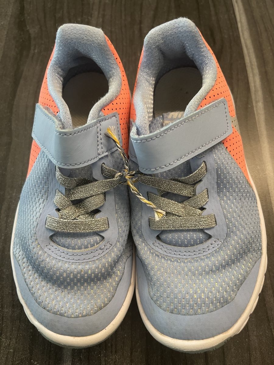 Nike Chaussures garçon: Kinderschuhe Nike Grösse 27.5 – D'occasion à Unterkulm par Swissbmwdriver