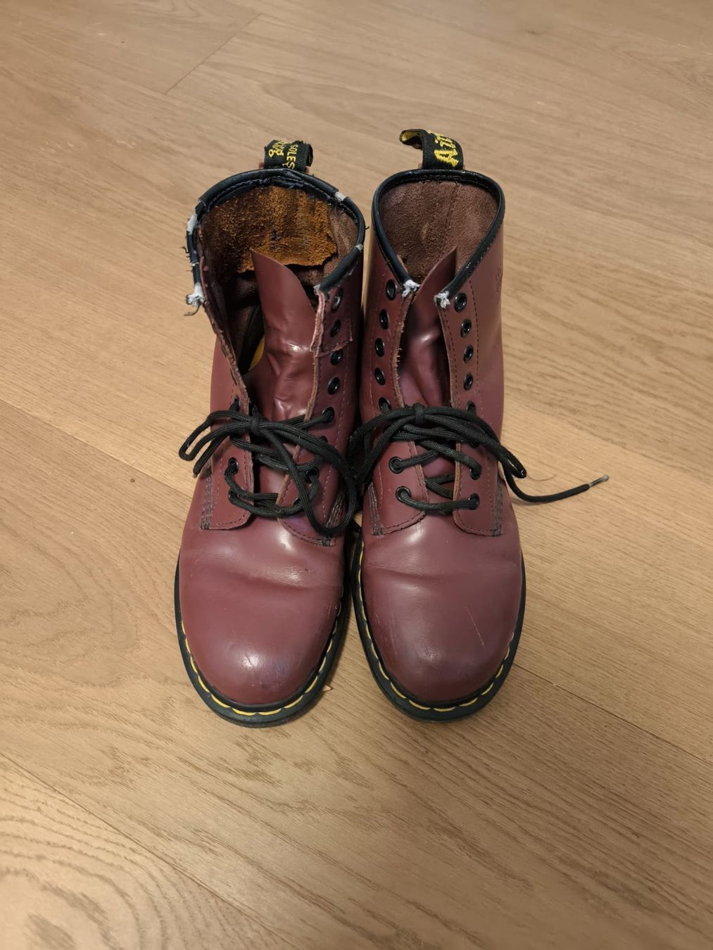 Dr. Martens Damenschuhe: Dr. Martens Boots, Grösse 40, Dunkelrot, gebraucht – Gebraucht aus Rheinau von Jackandjones01