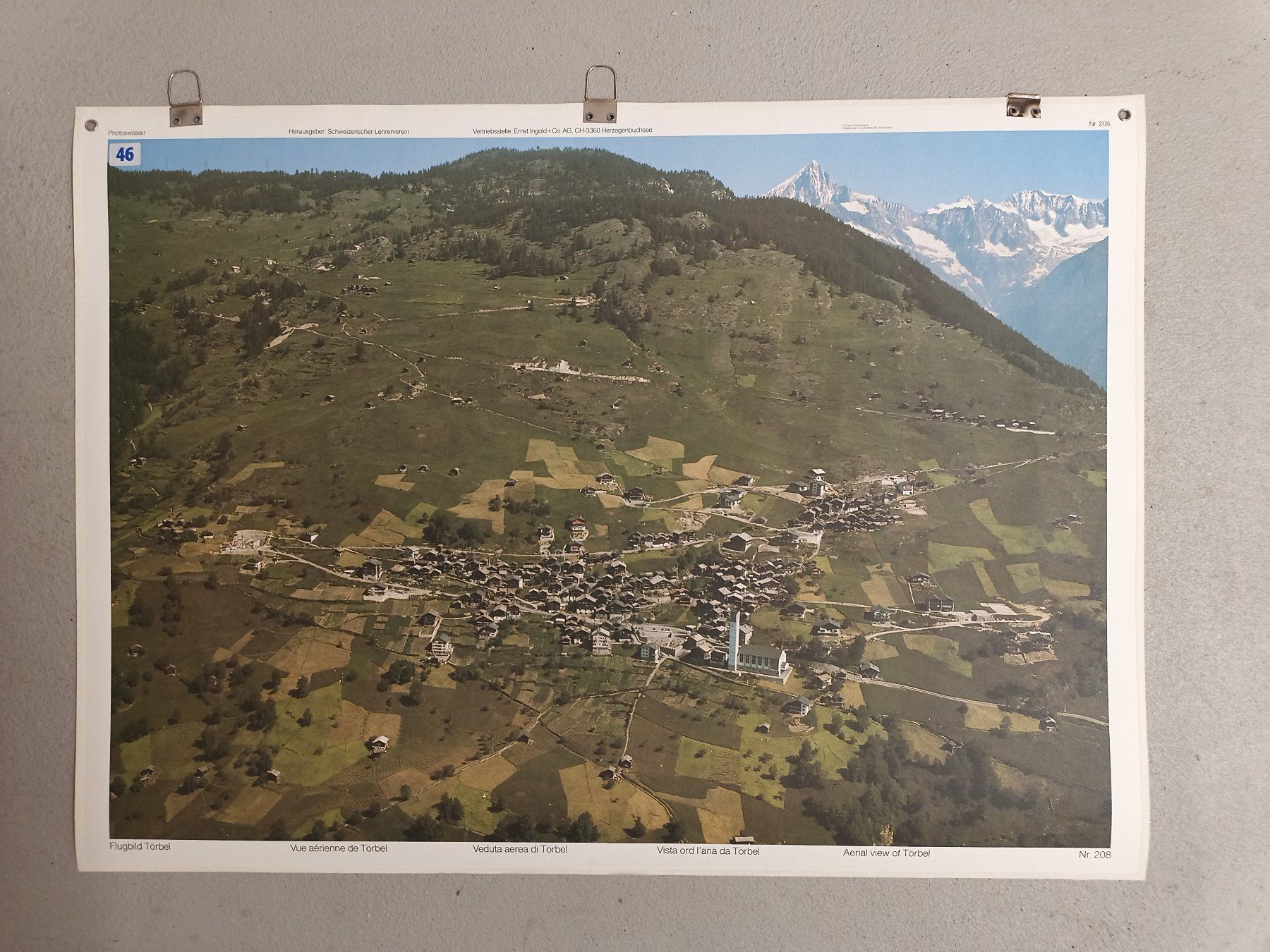 Foto & Immagini: Schulwandbild 208 Flugbild Törbel – Usato da Rombach venduto da danihell