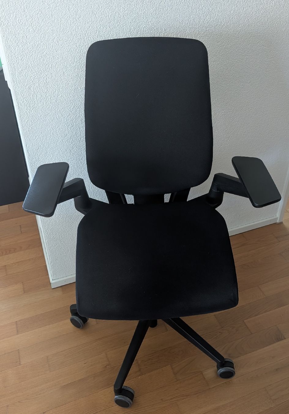 Steelcase Sedie: Steelcase Gesture Black Edition – Usato da Mülligen venduto da luke3333