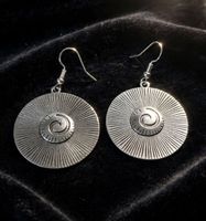 Orecchini a cerchio con spirale color argento nuovo