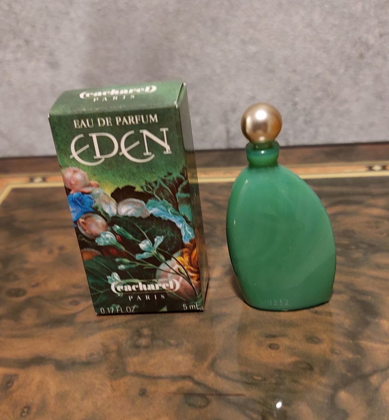 Cacharel Profumi & Eau de Toilette: Eden Cacharel 5ml mit Originalverpackung – Nuovo e nell'imballaggio originale da Thayngen venduto da Sylv0