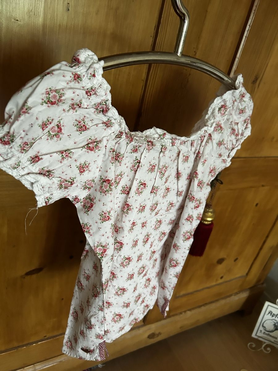 Blusen: Trachtenbluse mit Blumen – Gebraucht aus Winterthur von Sunshineandrain 1