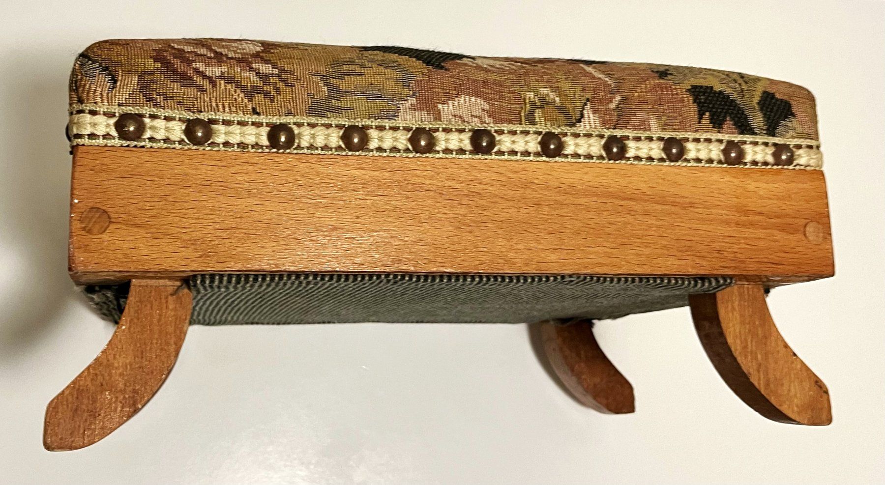Sgabelli: Möbel Schemel Tabouret Tritthocker Holz braun Stoff Goblain – Usato da Wangen b. Olten venduto da Buntgemischt 5