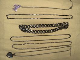 Schmuckset 5 Ketten silberfarben guter Zustand