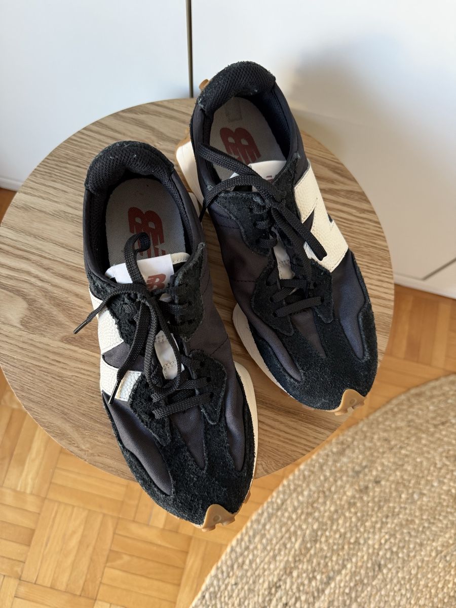 New Balance Scarpe da donna: New Balance 327 – Usato da Luzern venduto da Aistee 3