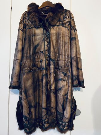 Exklusiver Ledermantel (Lapin) mit Stickerei - Grösse L/XL