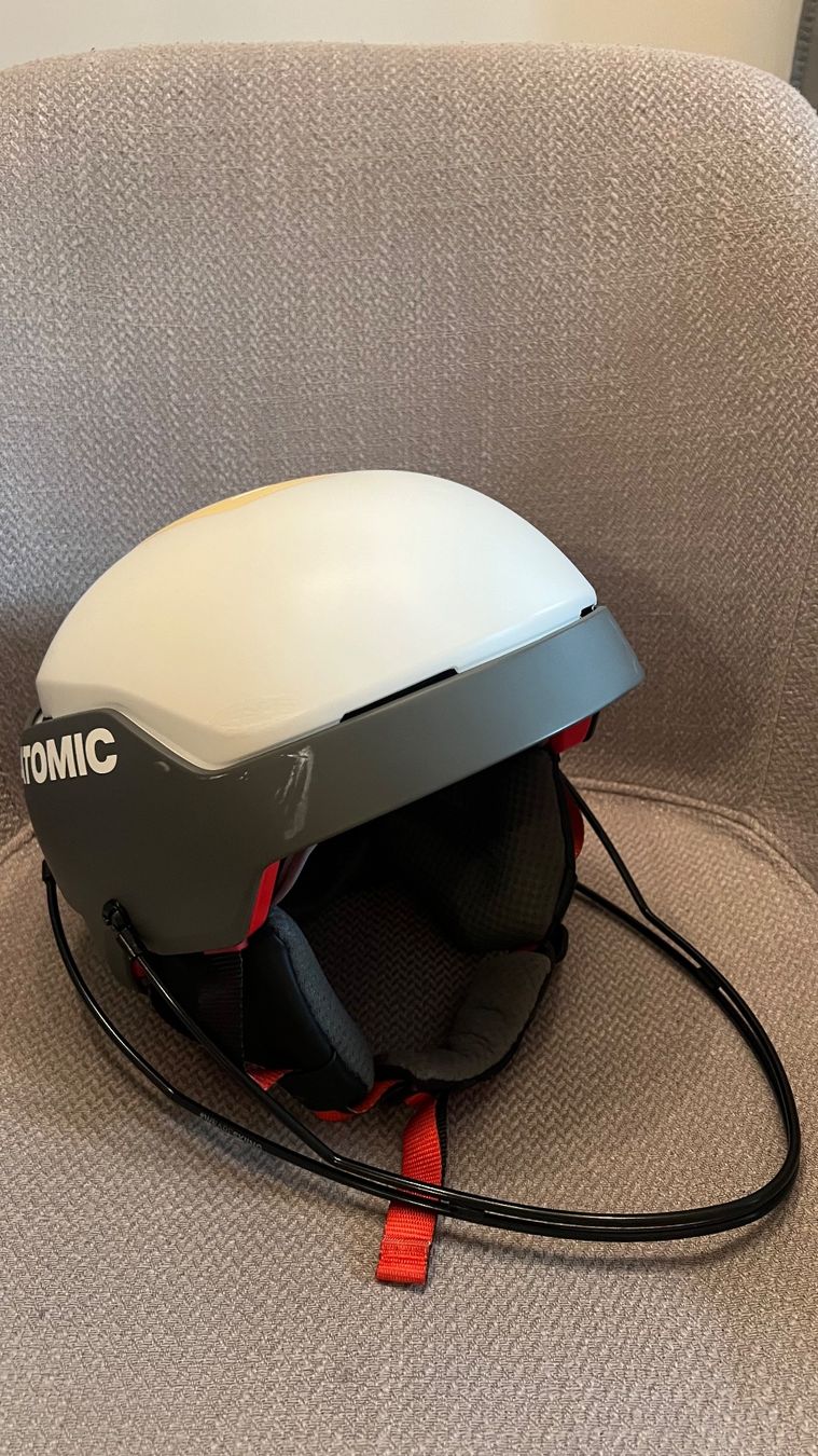 Atomic Caschi: ATOMIC Skihelm Grösse M, inkl. Slalombügel – Usato da Bern venduto da bel_yhz8