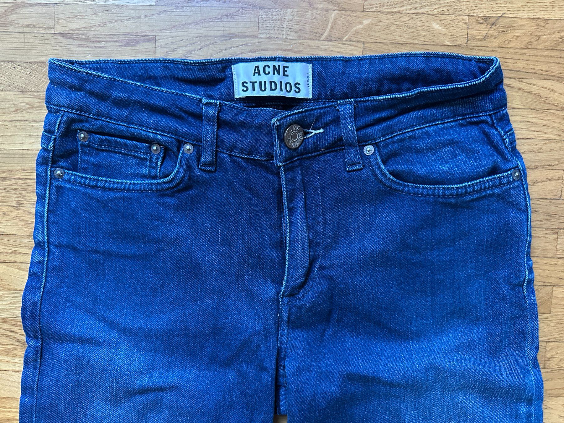 Acne Studios Jeans: Acne Studios Skin 5 Sparkling Jeans 26/32 – Gebraucht aus Lausanne von brixton 2