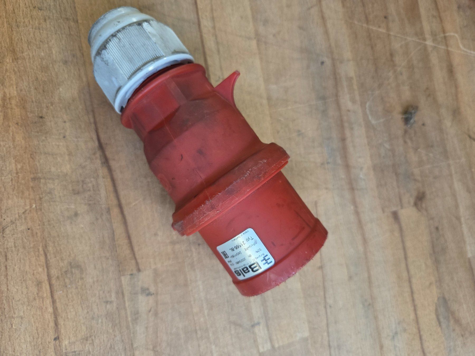 Spine: CEE 32 Stecker 2St. – Usato da Unterschächen venduto da Fixu86 8