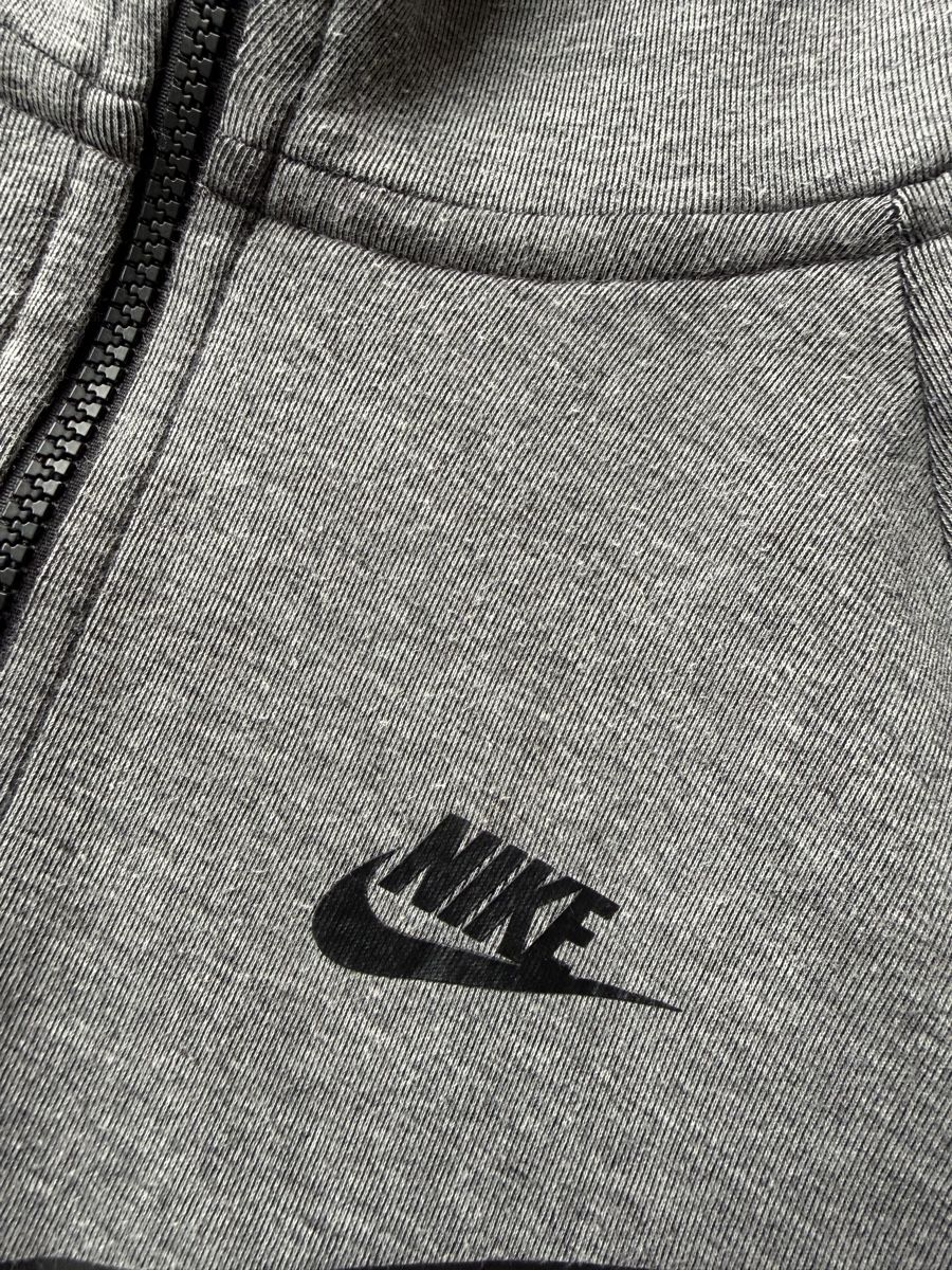 Nike Giacche: Nike Tech Fleece Zip Hoodie Grey - S – Usato da Eglisau venduto da ten_8s6q 1