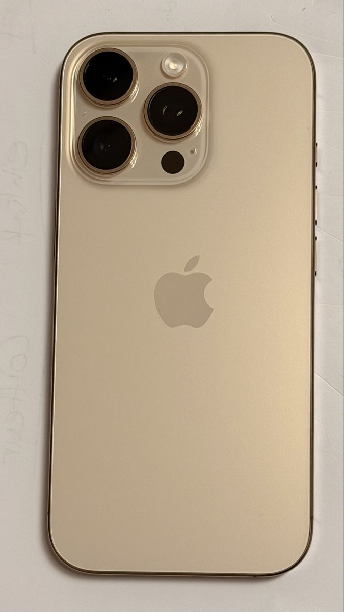 Apple Telefoni cellulari / Smartphones: iPhone 16 Pro – Usato da Hallau venduto da Livia_18