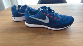 Nike Zoom Laufschuhe Grösse 42.5 Blau, neu