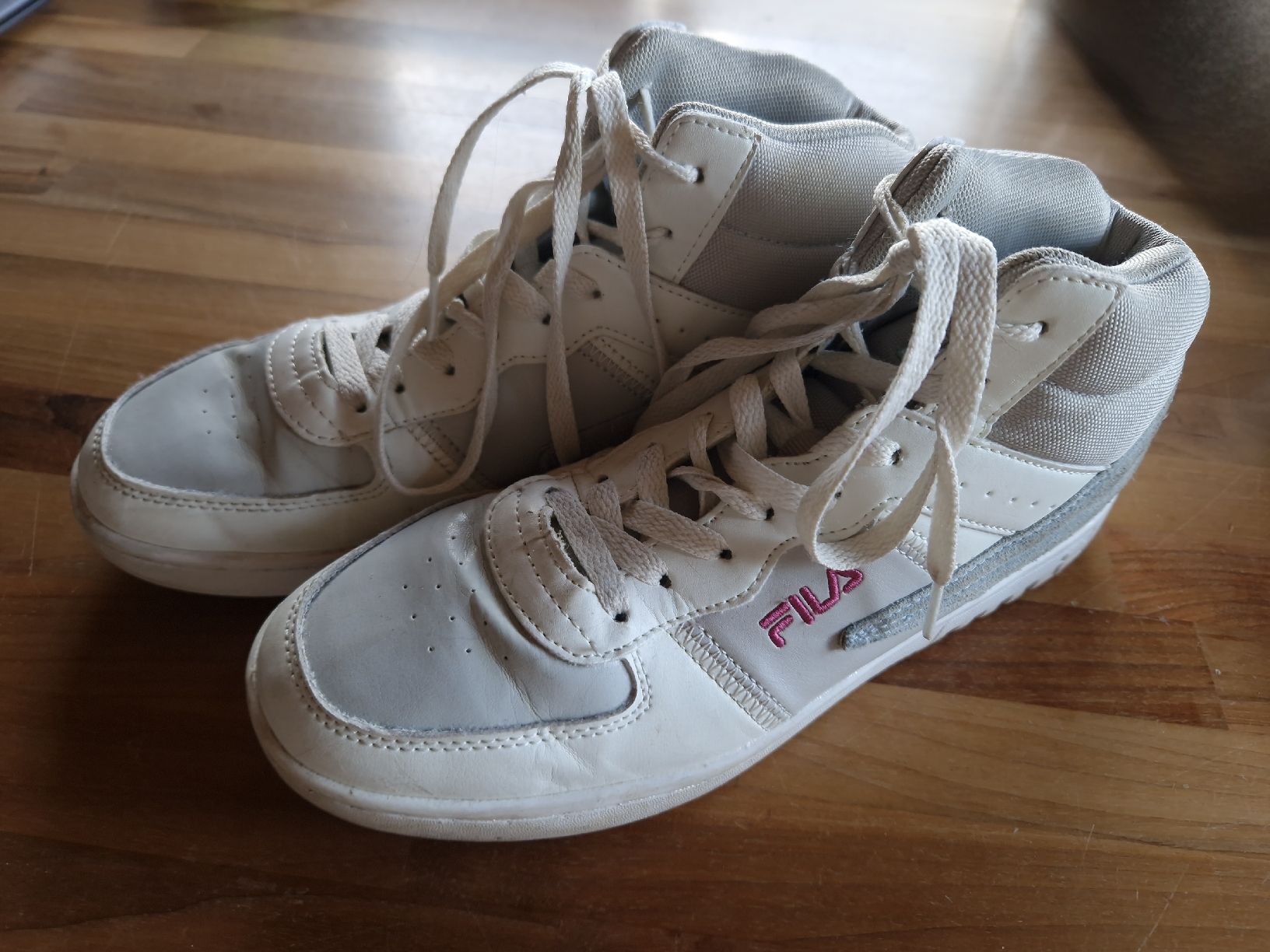 Fila Scarpe per ragazze: Fila Sneaker weiss in Grösse 40 – Usato da Niederscherli venduto da 20sydney02