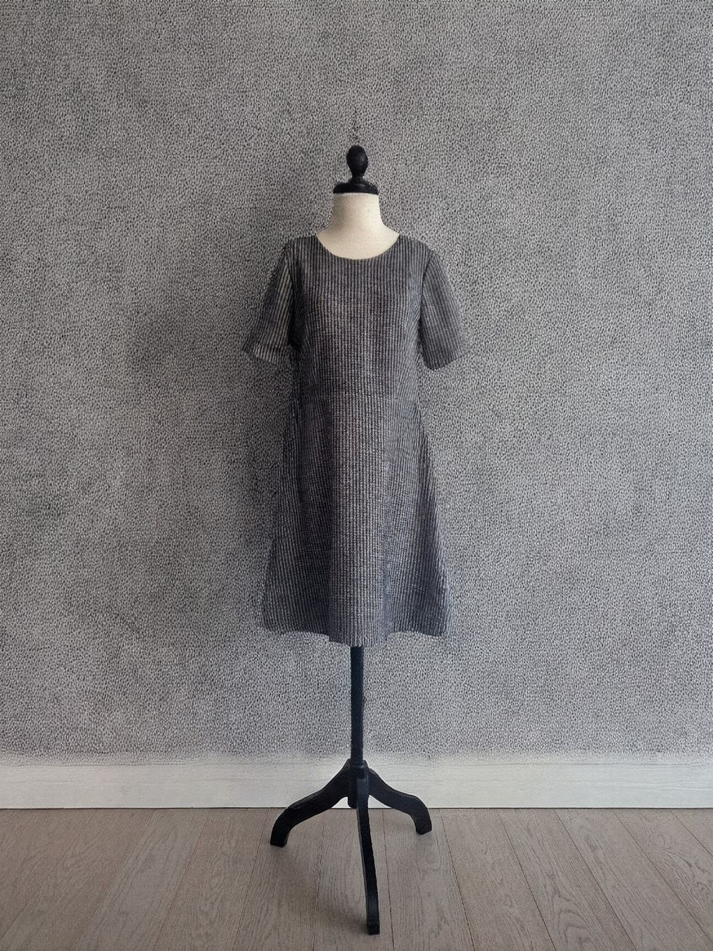 Theory Vestiti: Original Theory Wollkleid – Nuovo (secondo la descrizione) da Horgen venduto da akkohappyshopping 2