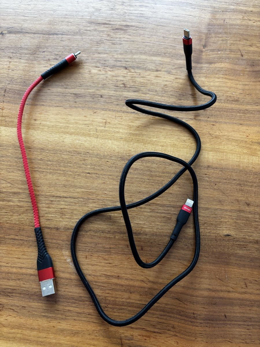 Cavi: 2 hochwertige USB Lightning Kabel – Usato da Dänikon ZH venduto da Zuri7
