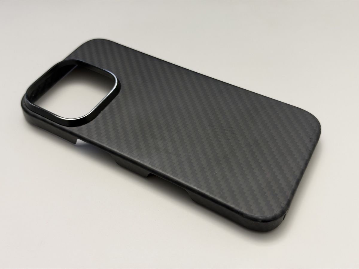 Apple Cover & Protezioni schermo: Carbon Cover iPhone 16 Pro – Usato da Wohlen AG venduto da Richi_03 3