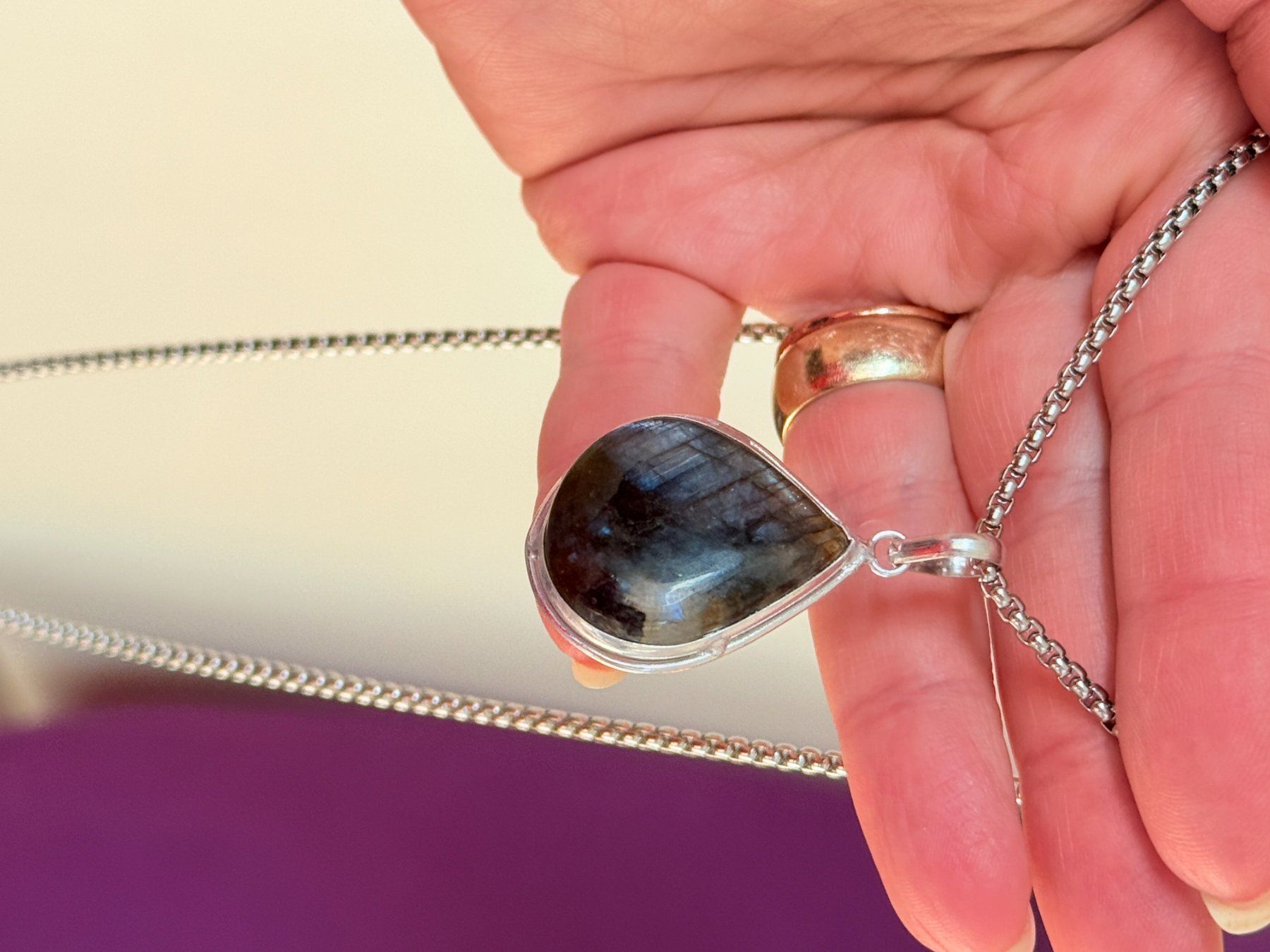 Catenine: Collier avec pendentif en labradorite naturelle – Nuovo e nell'imballaggio originale da Genève venduto da AGBERG 8