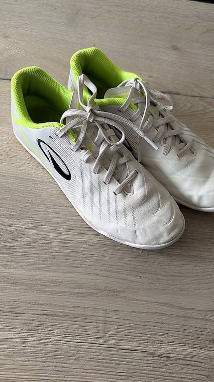 Herrenschuhe: Fussballschuhe (Halle) – Gebraucht aus Möhlin von mar_k5wf
