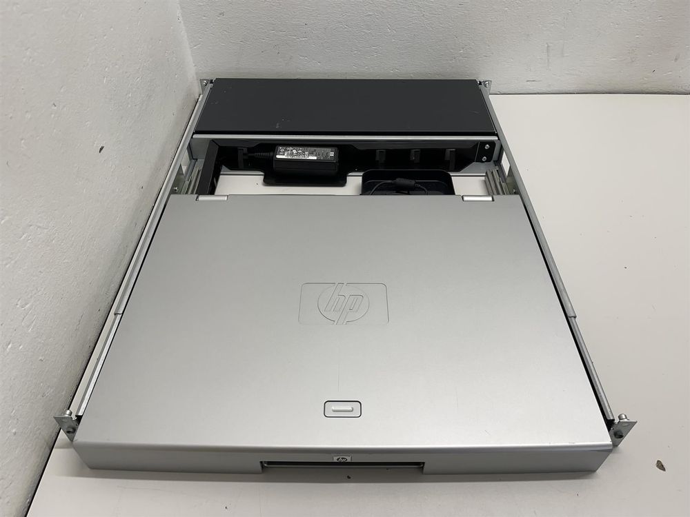 HP TFT 7600 G2 mit HP IP KVM Switch! Kaufen auf Ricardo