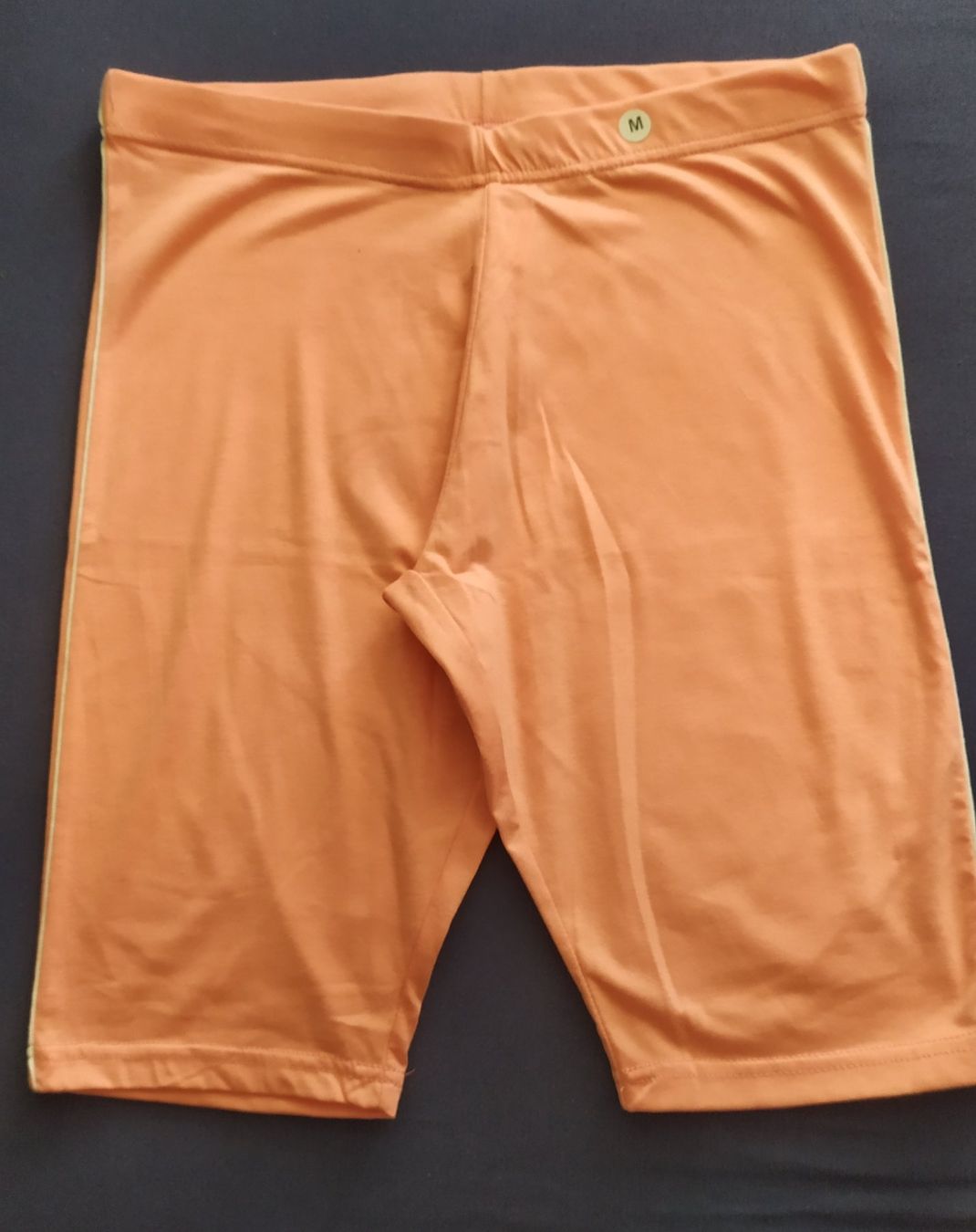 Leggings: Cycliste/Short orange  M – Nuovo e nell'imballaggio originale da Chezard St-Martin venduto da Loucail