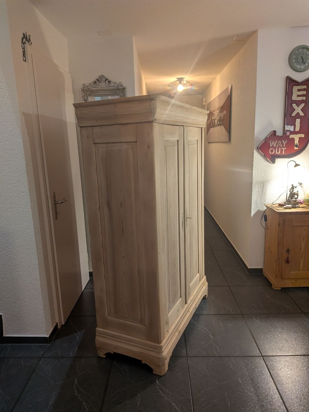 Armadi: Wunderschöner antiker Schrank restauriert – Usato da Hofstetten SO venduto da fam_9yzy 1
