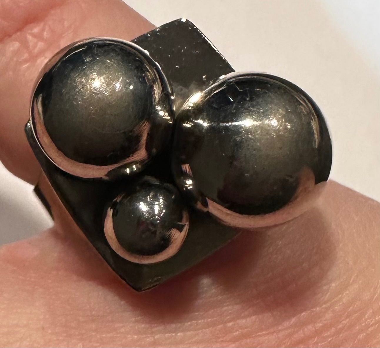 Spille & Fermagli: Vintage Schmuck Set: Ring & 3 Broschen 80er – Usato da Basel venduto da Rouge. 2