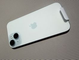 iPhone 15 neu Akku 100% inkl Garantie (Swisscom Gerät) 125GB