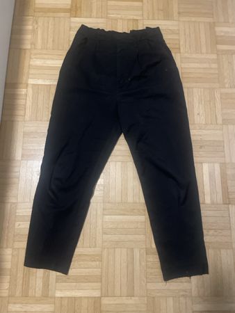 Stoffhose schwarz mit Flecken gebrauchter Zustand