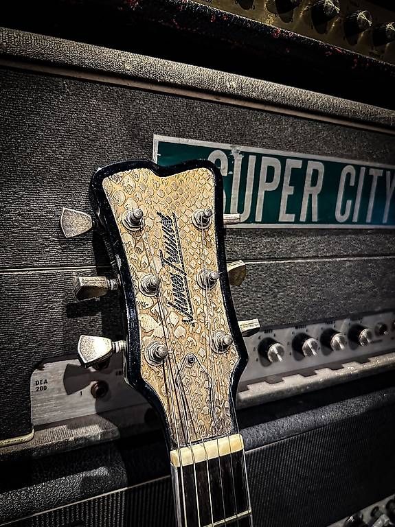Strumenti musicali: James Trussart steel top – Usato da Montreux venduto da Alligator-AMPS 5