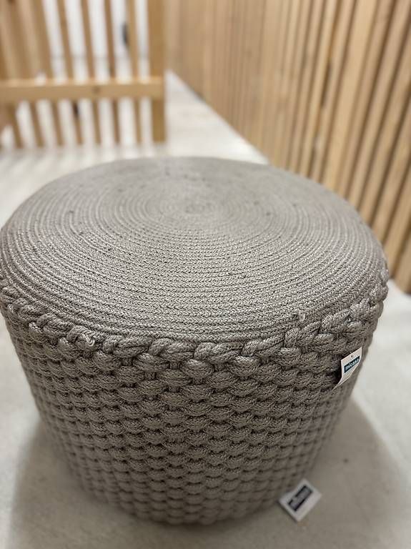 Sgabelli: Pouf / Sitzhocker gestrickt in Grau von Micasa – Usato da Kriens venduto da kambly19 2