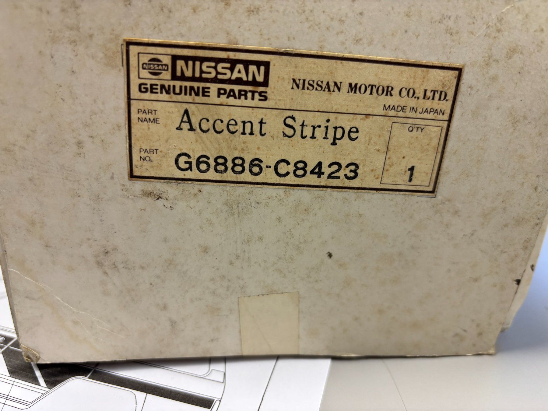 Tutti pezzi di ricambio auto: Nissan Patrol Accent Stripe links – Nuovo e nell'imballaggio originale da Schönenwerd venduto da akzept 2